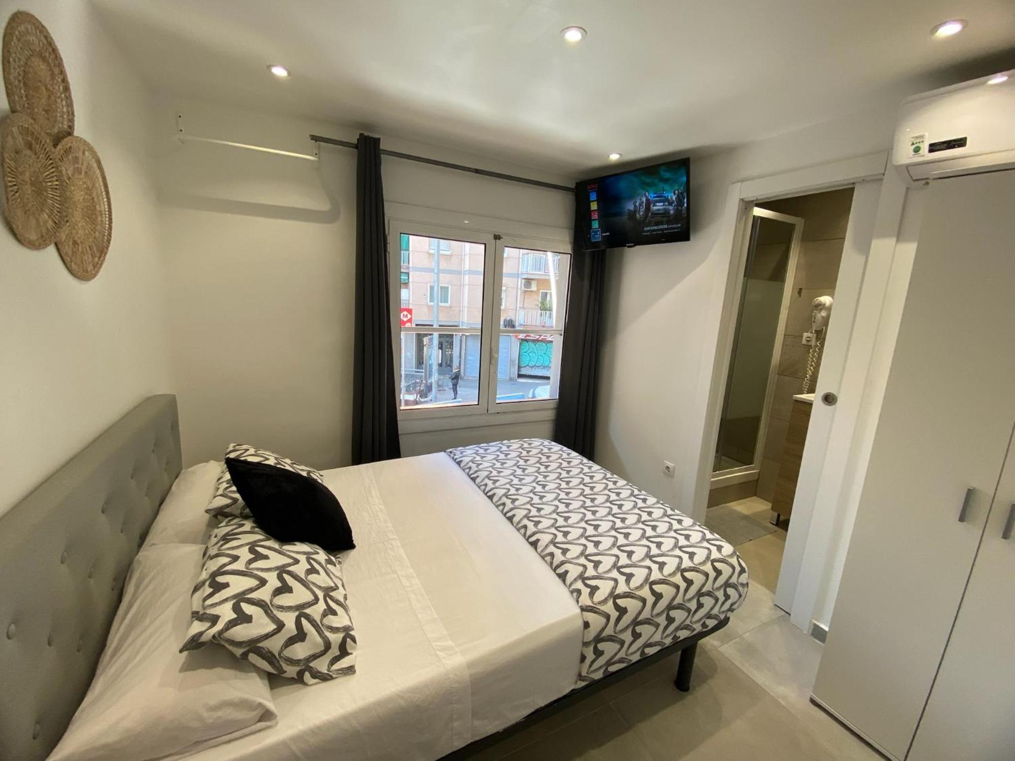 Apartamentos Con Bano Privado Frente Al Metro L5 Barcelona-Hospitalet L'Hospitalet de Llobregat Eksteriør bilde