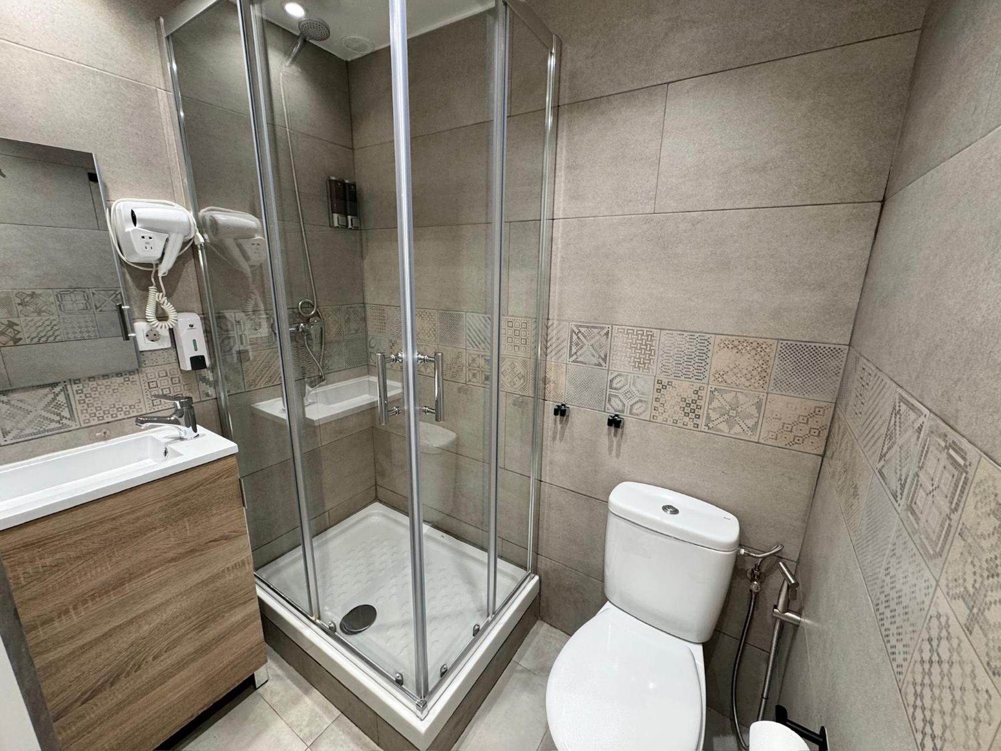 Apartamentos Con Bano Privado Frente Al Metro L5 Barcelona-Hospitalet L'Hospitalet de Llobregat Eksteriør bilde