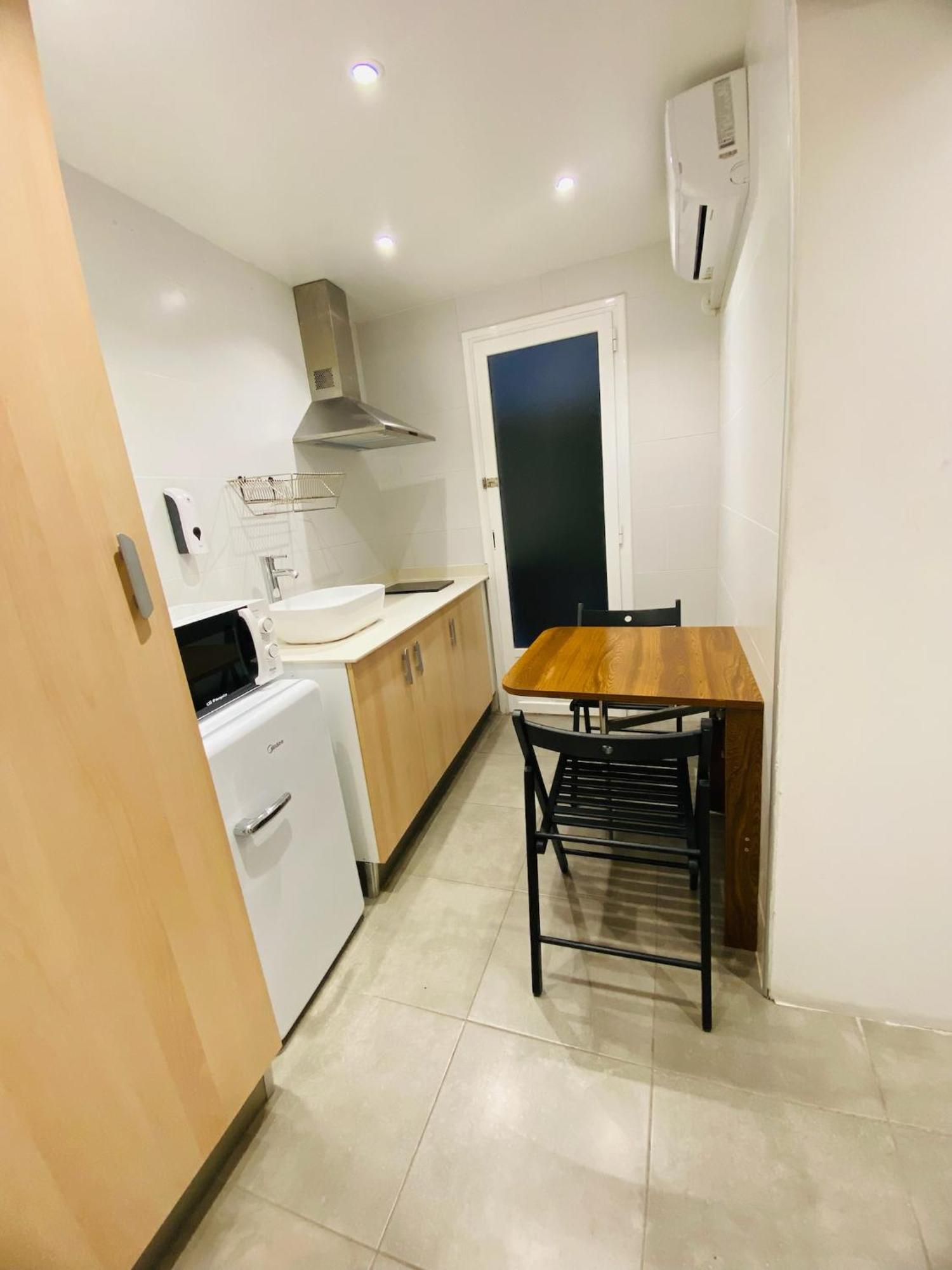 Apartamentos Con Bano Privado Frente Al Metro L5 Barcelona-Hospitalet L'Hospitalet de Llobregat Eksteriør bilde