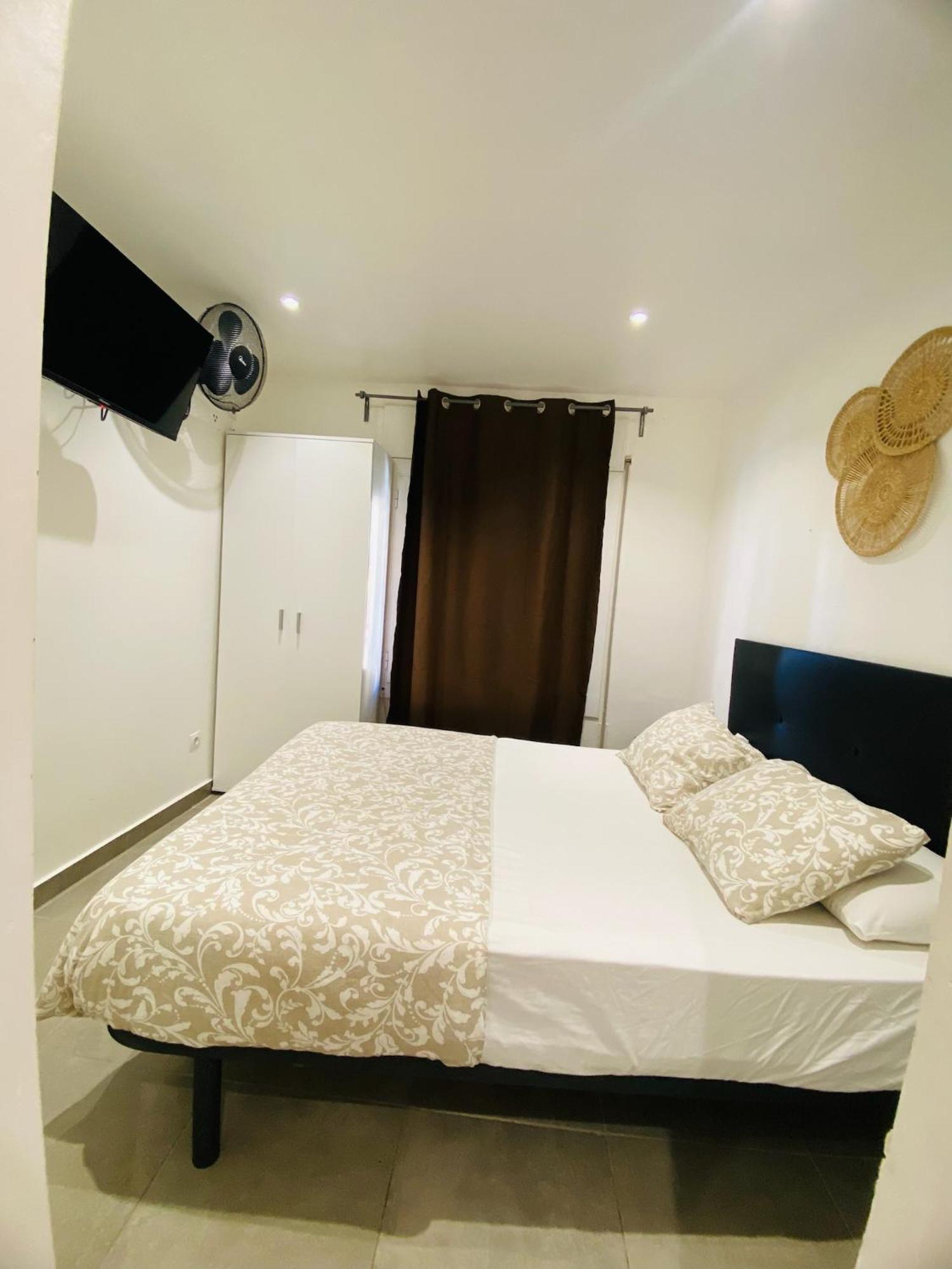 Apartamentos Con Bano Privado Frente Al Metro L5 Barcelona-Hospitalet L'Hospitalet de Llobregat Eksteriør bilde