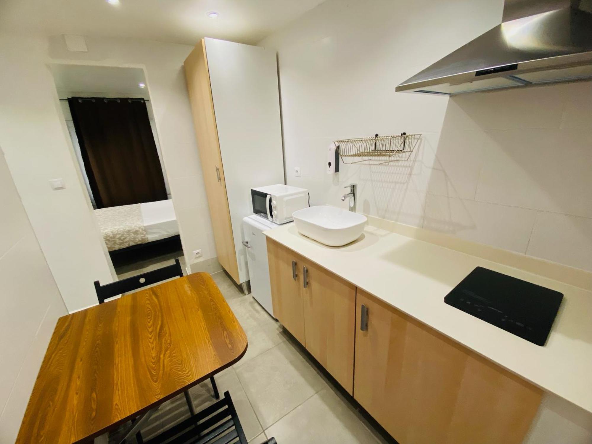 Apartamentos Con Bano Privado Frente Al Metro L5 Barcelona-Hospitalet L'Hospitalet de Llobregat Eksteriør bilde