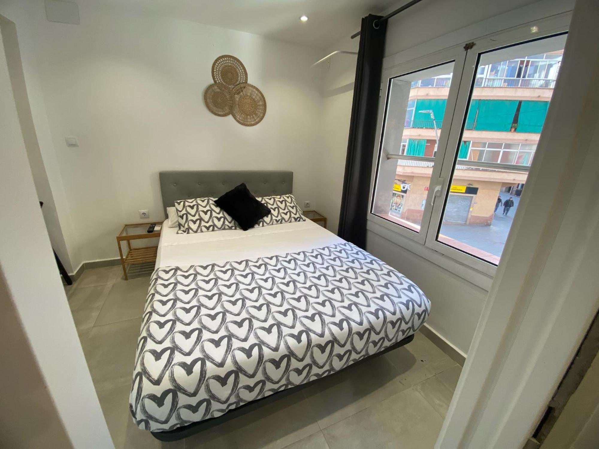 Apartamentos Con Bano Privado Frente Al Metro L5 Barcelona-Hospitalet L'Hospitalet de Llobregat Eksteriør bilde