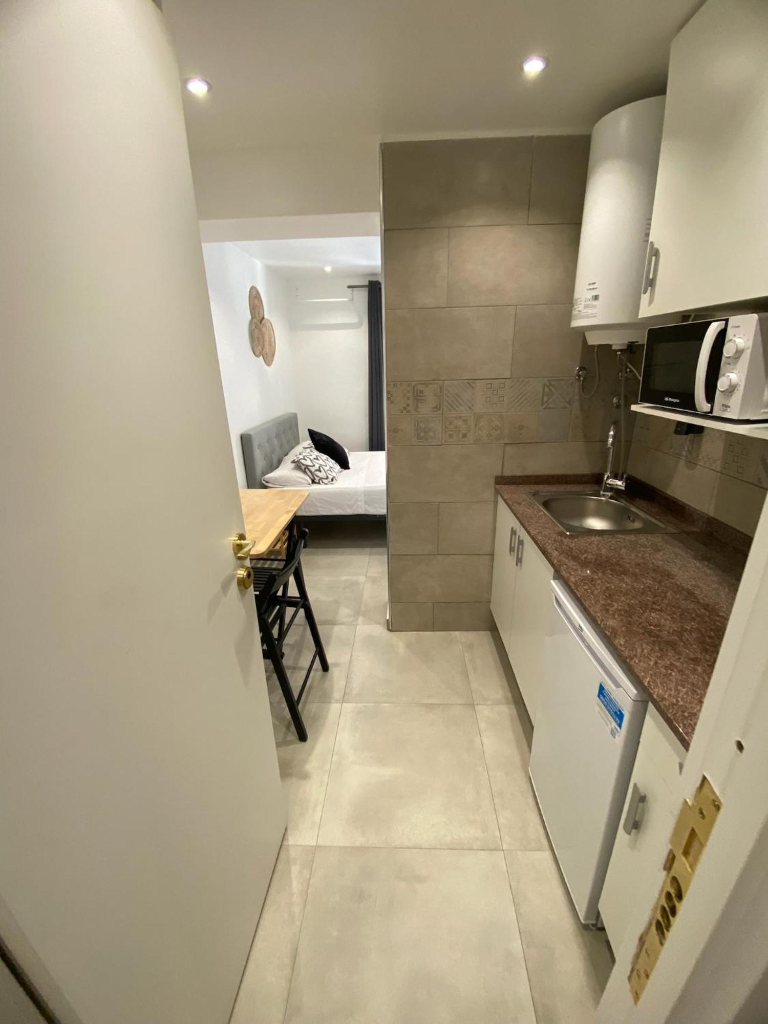 Apartamentos Con Bano Privado Frente Al Metro L5 Barcelona-Hospitalet L'Hospitalet de Llobregat Eksteriør bilde