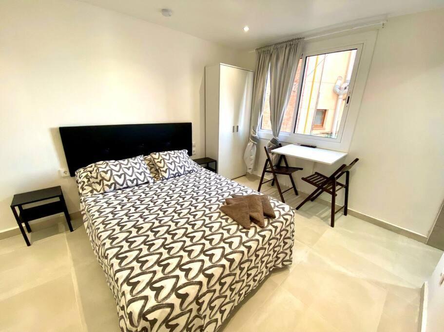 Apartamentos Con Bano Privado Frente Al Metro L5 Barcelona-Hospitalet L'Hospitalet de Llobregat Eksteriør bilde
