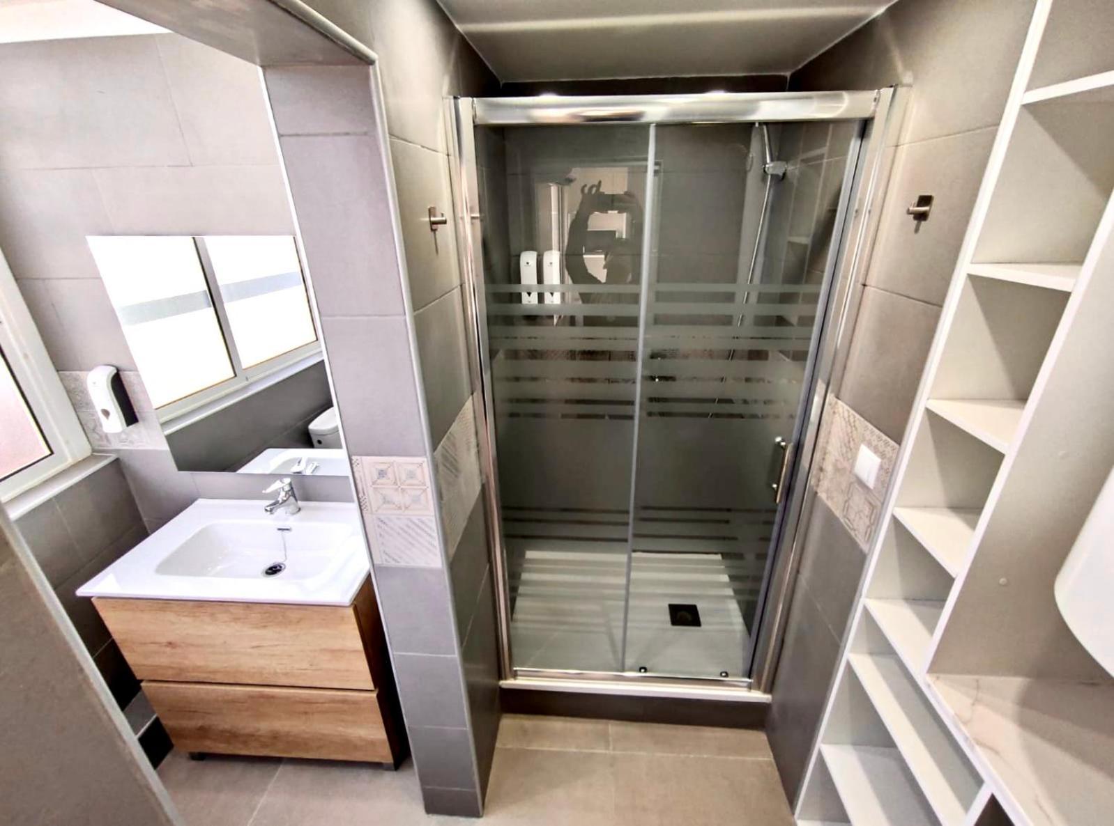 Apartamentos Con Bano Privado Frente Al Metro L5 Barcelona-Hospitalet L'Hospitalet de Llobregat Eksteriør bilde