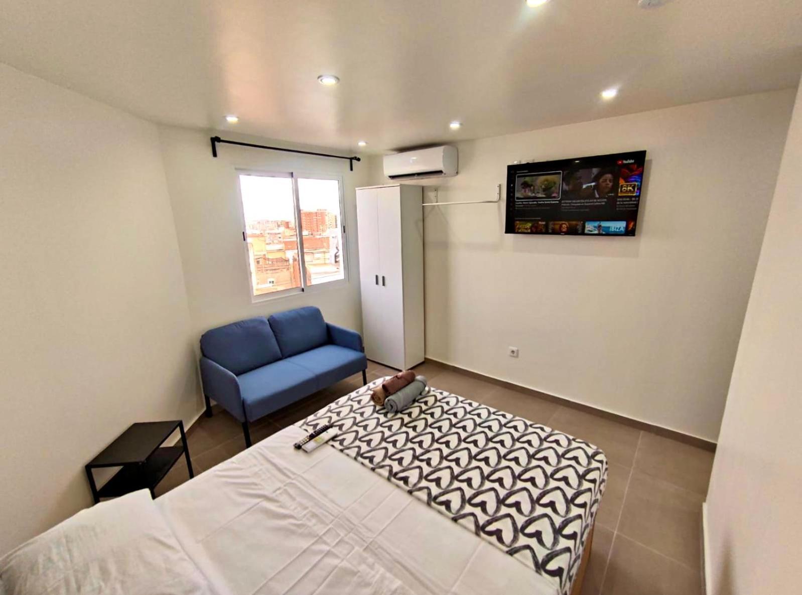 Apartamentos Con Bano Privado Frente Al Metro L5 Barcelona-Hospitalet L'Hospitalet de Llobregat Eksteriør bilde