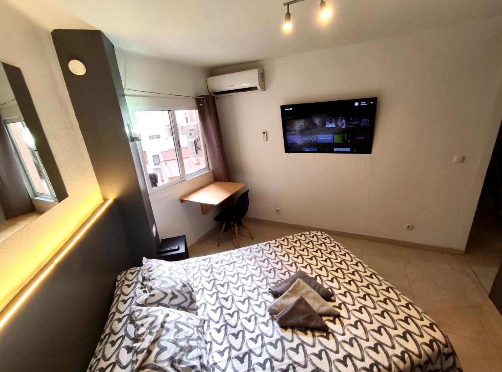 Apartamentos Con Bano Privado Frente Al Metro L5 Barcelona-Hospitalet L'Hospitalet de Llobregat Eksteriør bilde